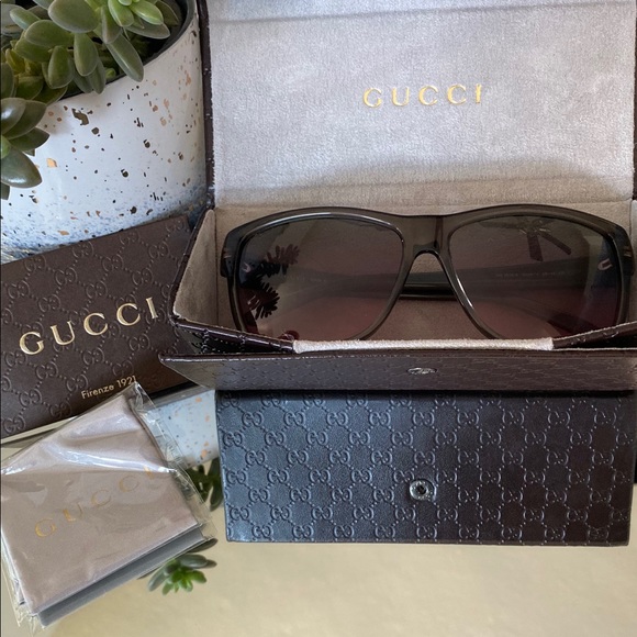 Authentic Gucci sunglasses 🕶 - Picture 4 of 7